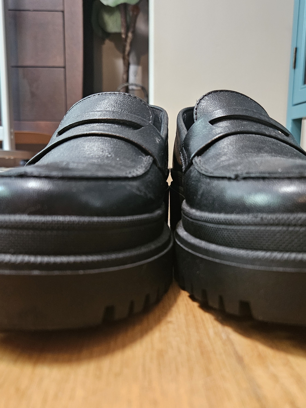 Patina Women's Black Leather Penny Loafers - Picture 4 of 8